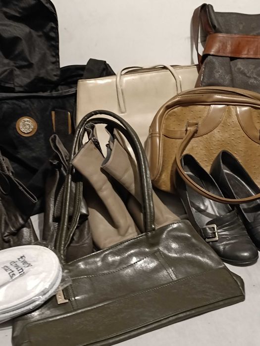 Conjunto Bolsas e Sapatos de Mulher