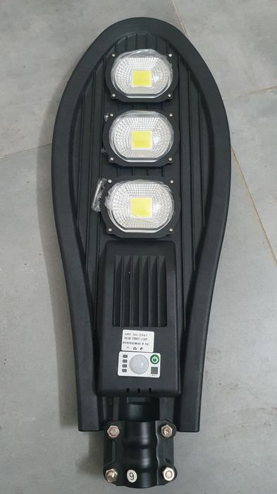 Lampa solarna z czujnikiem zmierzchu i ruchu