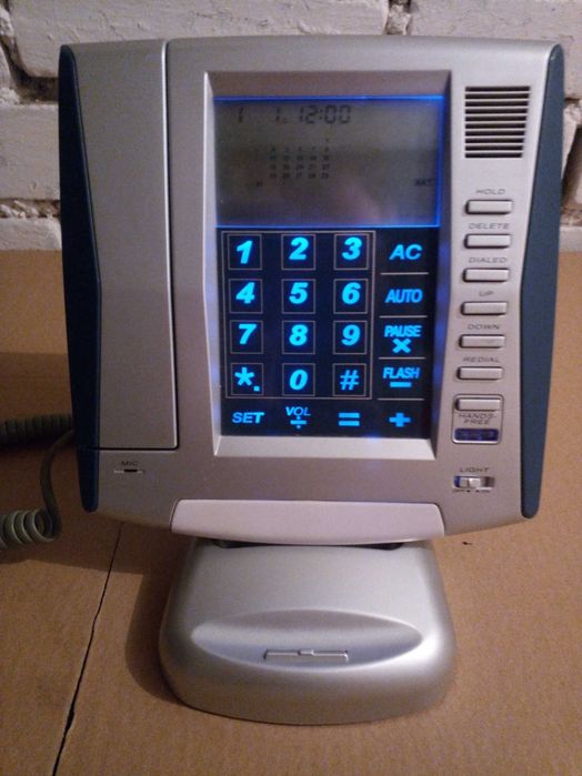 kalkulator (z funkcją telefonu stacjonarnego)