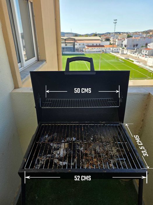 Churrasqueira/Barbecue a Carvão com Tampa + Função Fumeiro