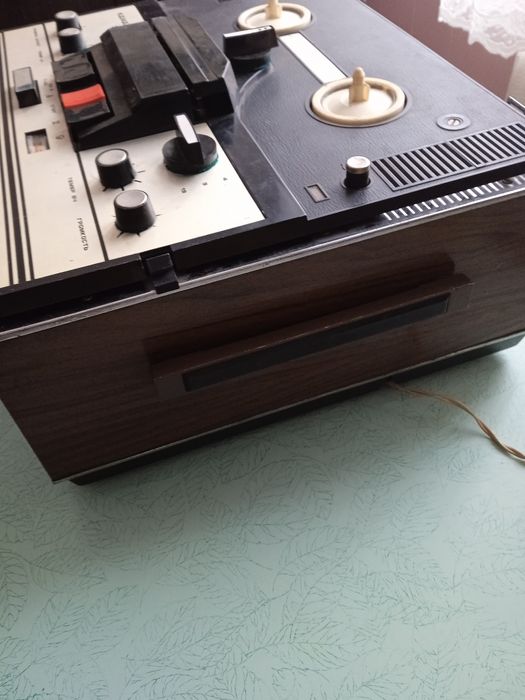 Магнітофон Комета 209 в робочому стані.