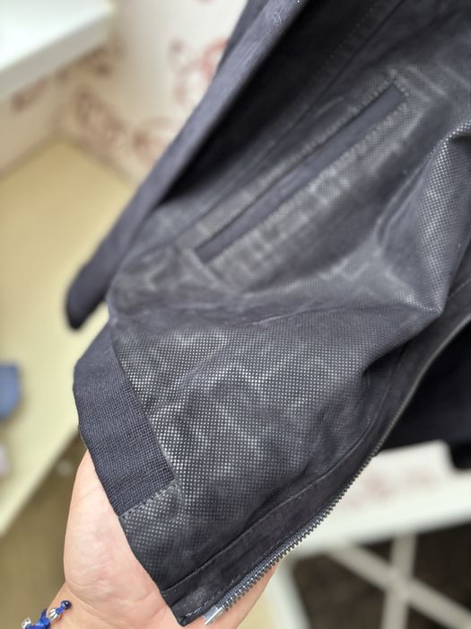 Темно синя шкіряна чоловіча куртка  ближе до XL