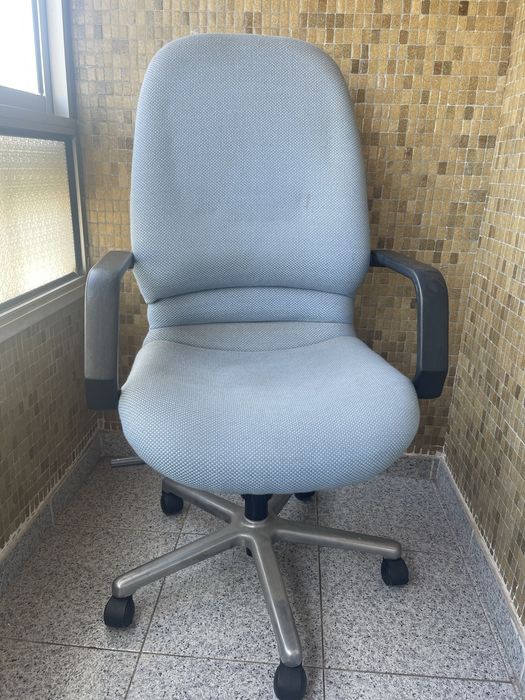 3 cadeirões de escritório