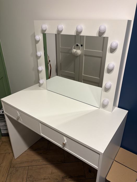 Toaletka ze swiatłami