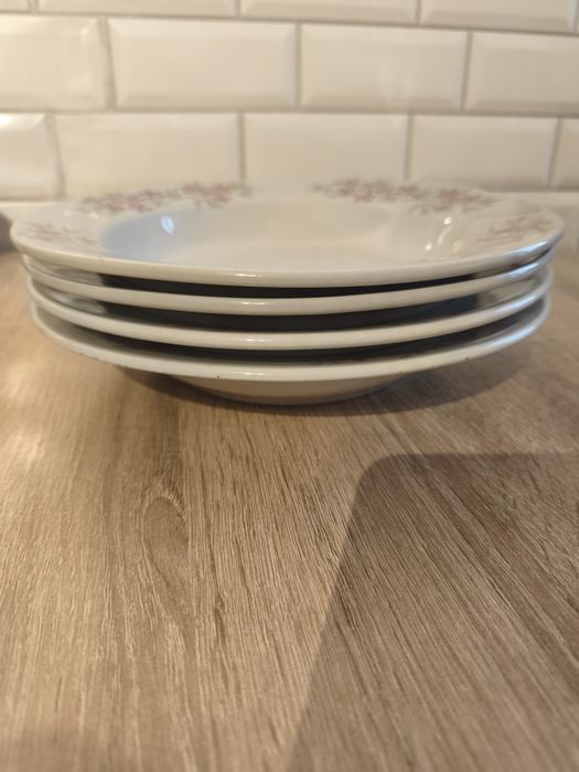 Zestaw talerzy porcelana