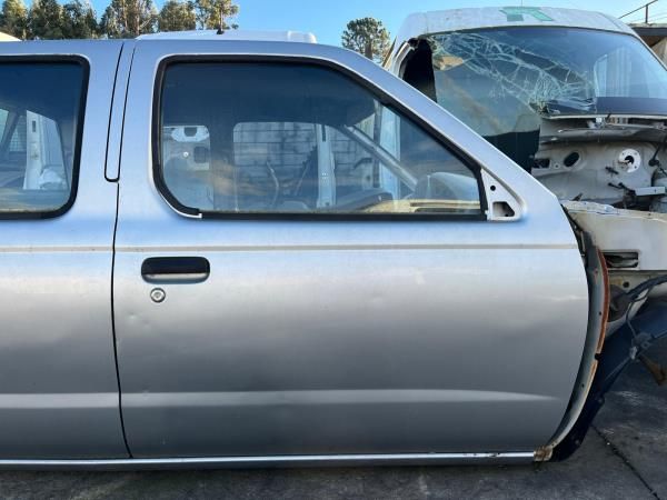 Porta frente direita NISSAN Navara Pick Up (D21)