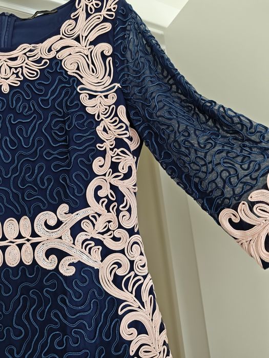 Vestido Azul Marinho com Bordados Soutache e Paetês – Deslumbrante e muito rico em detalhes