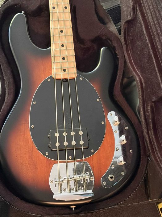 Gitara Basowa - Sterling by Music Man SUB StingRay Ray4