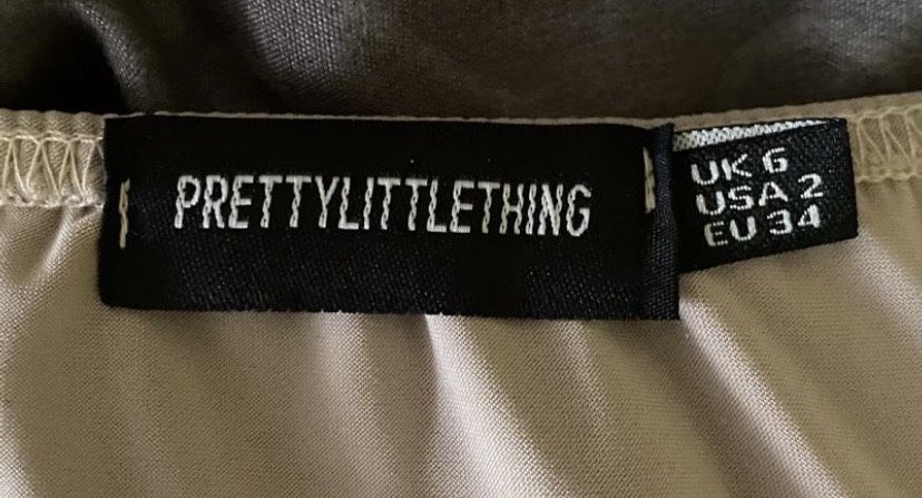 Бежева сукня міні PrettyLittleThing на запах з драпуванням
