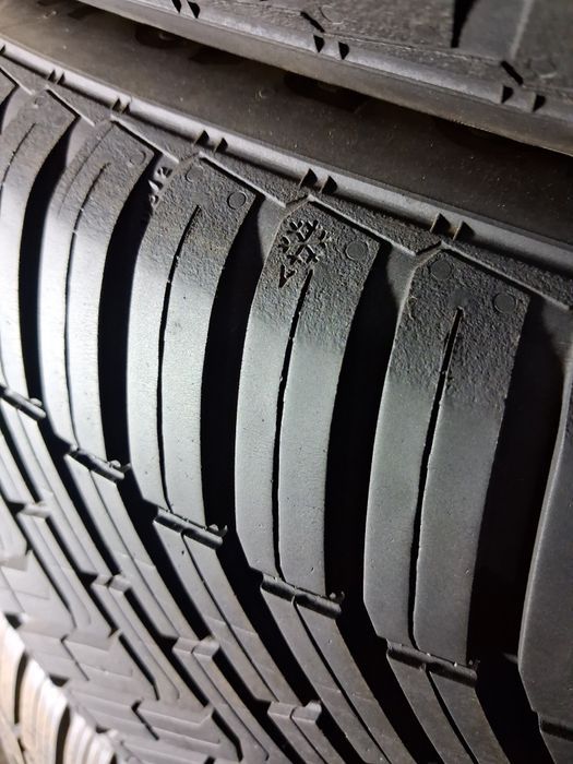 235/50 19 Continental All Seasons Contact резина всесезонна