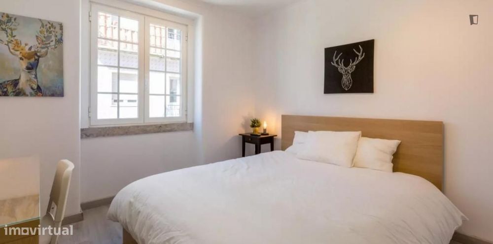 Quarto - localizado em Intendente Lisbon