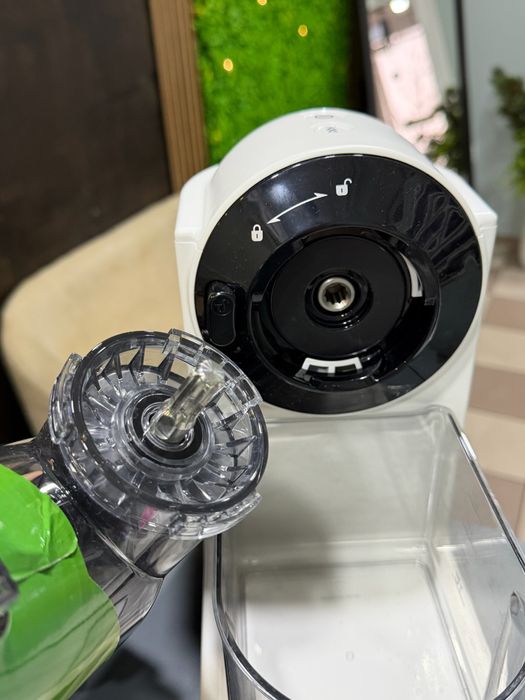 Соковыжималка Philips HR1888/80, центрифужная 140Вт, 1л, белая