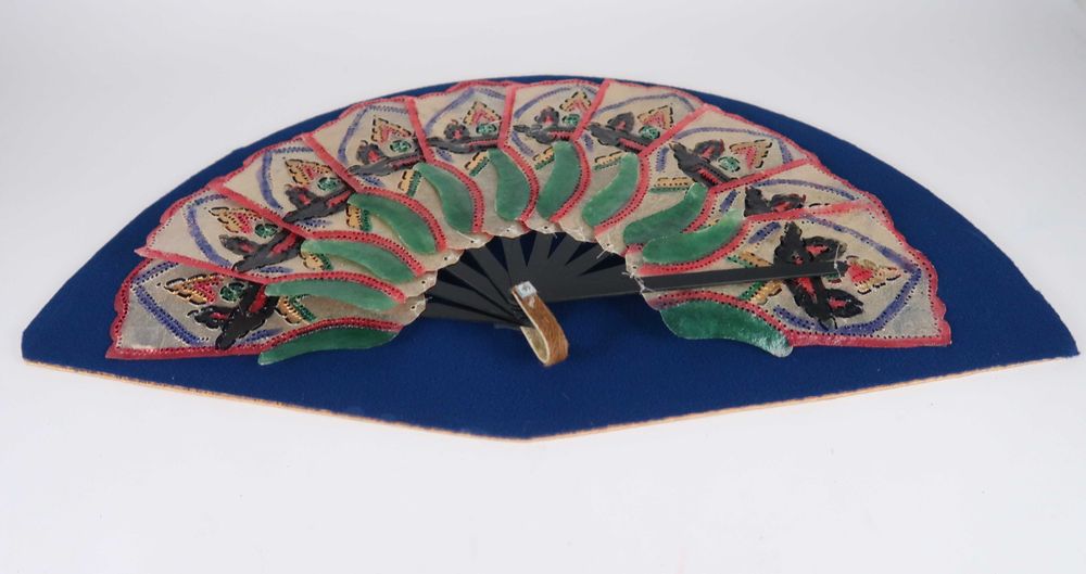 Moldura em madeira dourada com Leque Tailandês