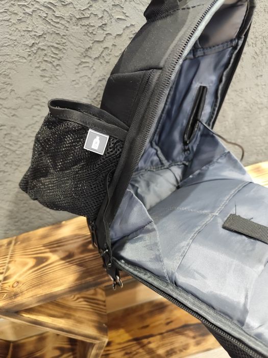 Plecak na jedno ramię z wbudowanym portem USB