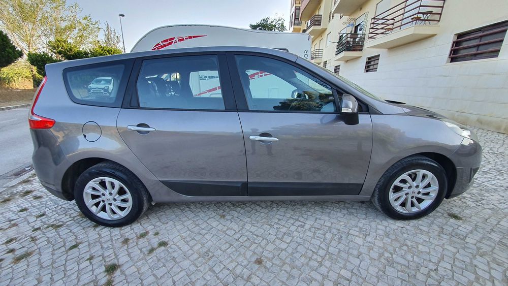 Renault Grand Scenic de 7 Lugares a Diesel foto 4