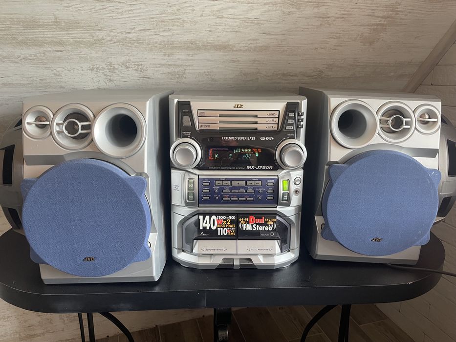 Продам музыкальный центр JVC в рабочем состоянии