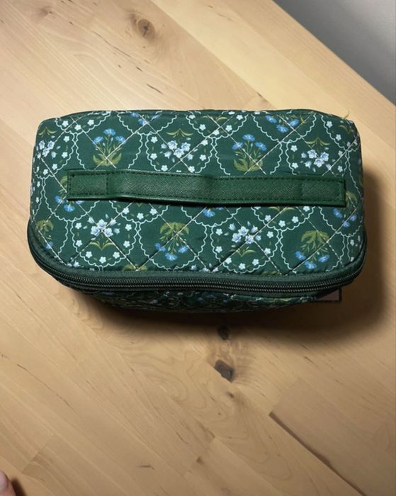 Piekna nowa kosmetyczka