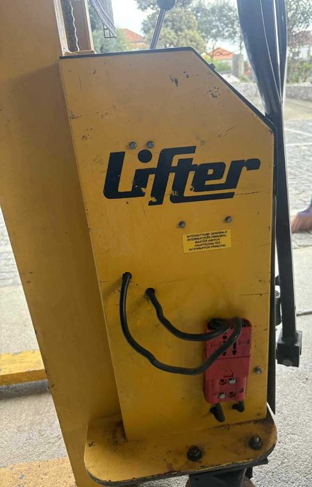 Porta-paletes Elétrico