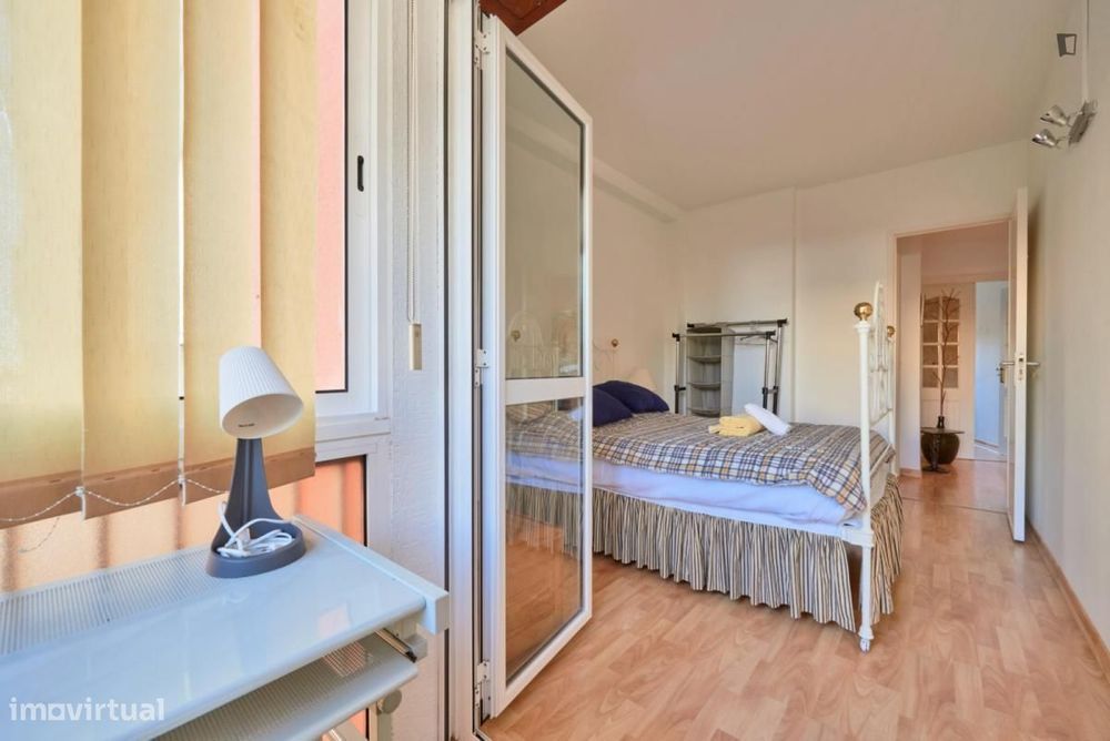 Quarto - localizado em Entrecampos Lisbon