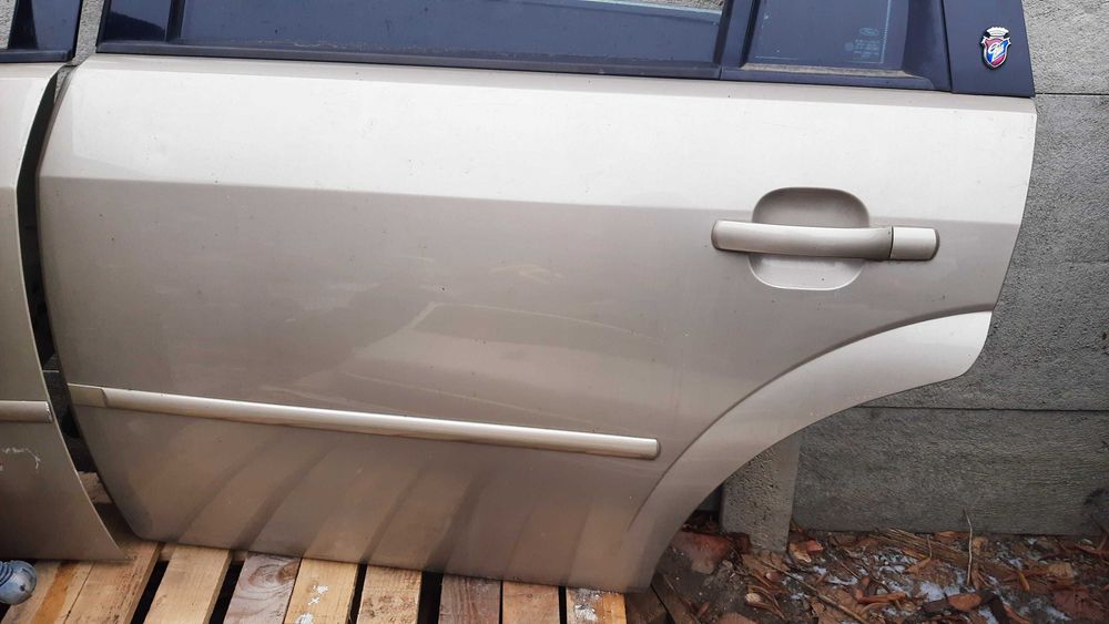 Lak. T0 drzwi prawe lub lewe Ford Mondeo mk3 kombi kompletne lak. TO
