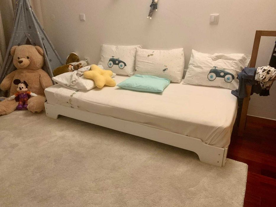 Cama solteiro com estrado e colchao