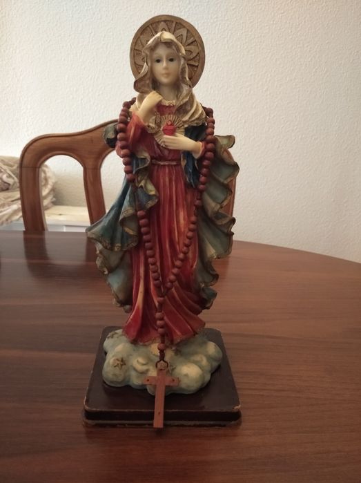 Estátua Coração de Maria com terço