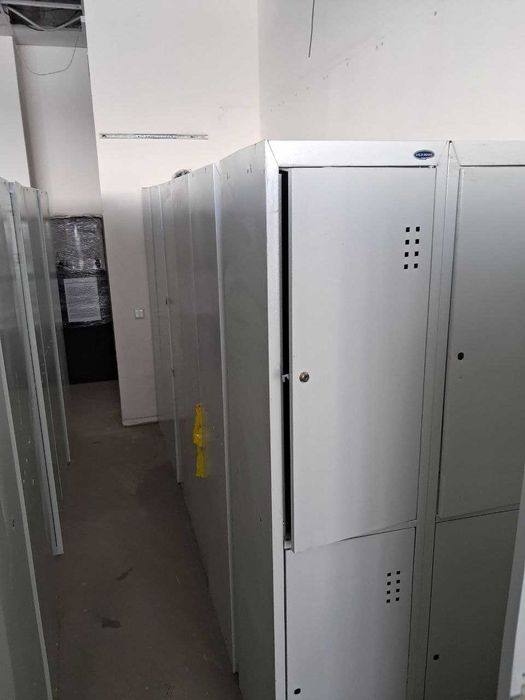 Шафа металева для речей 4 відділи шкаф, металлический для вещей склад