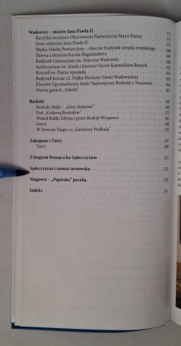 Śladami Jana Pawła II po Małopolsce.
Wyd. 2008, str. 247.
Wym. 125x225