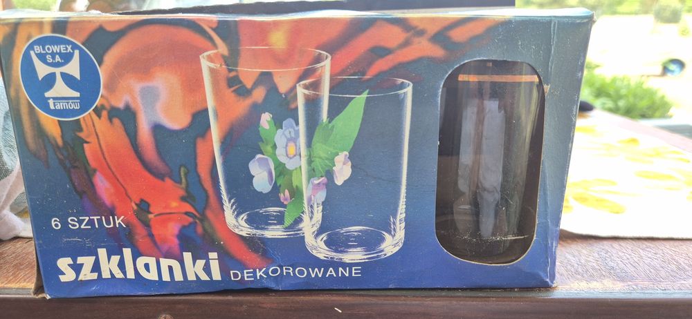 Szklanki do napojów. Vinted.