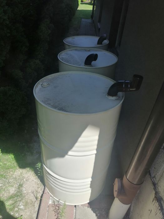 Beczki 3 sztuki pomalowane z kolanem na gwincie