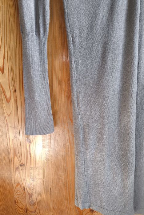 Nowa sukienka 36 S / 38 M midi jasnoszara dekolt V koronka