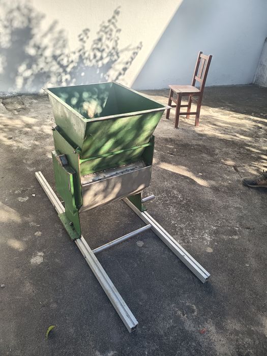 Esmagador de uvas manual