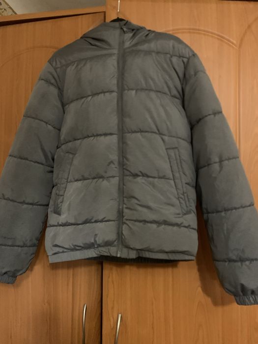 Курточка сірого кольору