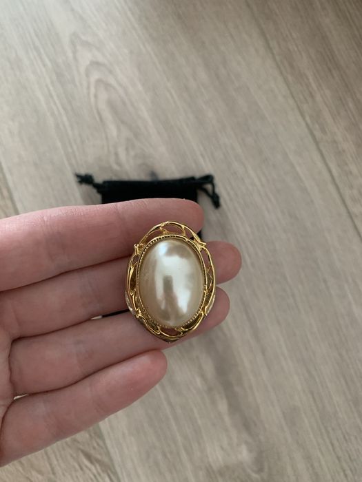 Вінтажна брошка з чохлом