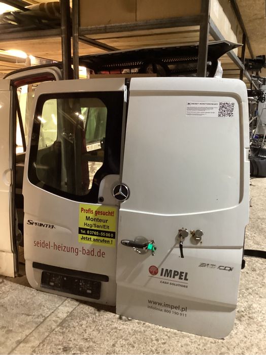 Дверка задня низька Spinter 906 Crafter Двері задні