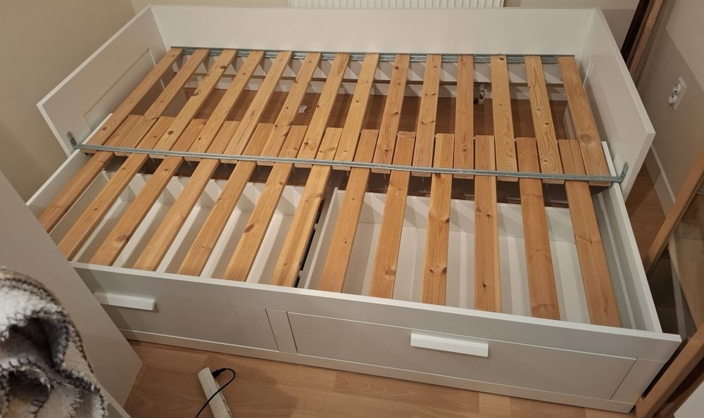 Łóżko IKEA Brimnes (bez materacy)