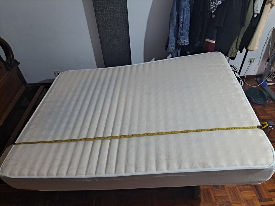 Cama casal madeira com colchão