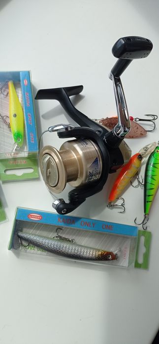 Набор Shimano AX 2500 FB, mepps aglia long 4,  воблеры