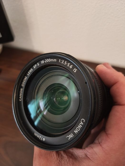 Canon EF-S 18-200mm f/3.5-5.6 IS – Para peças/reparação