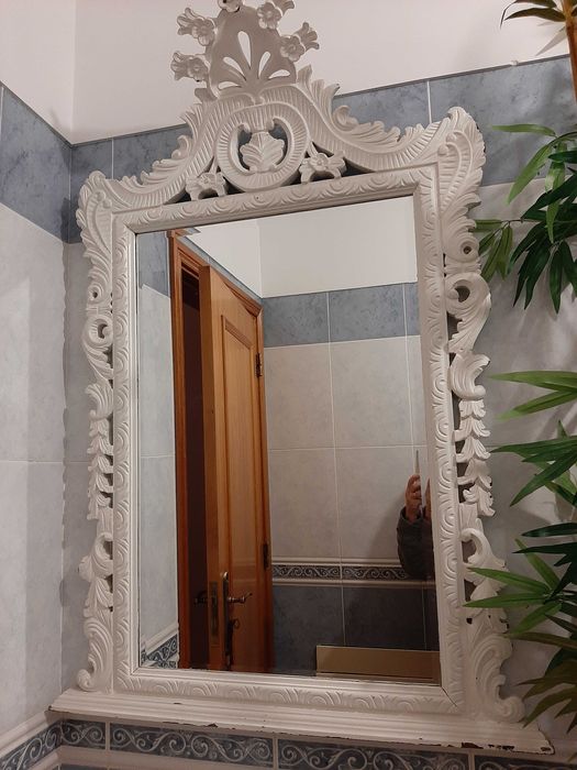 Espelho em madeira trabalhada