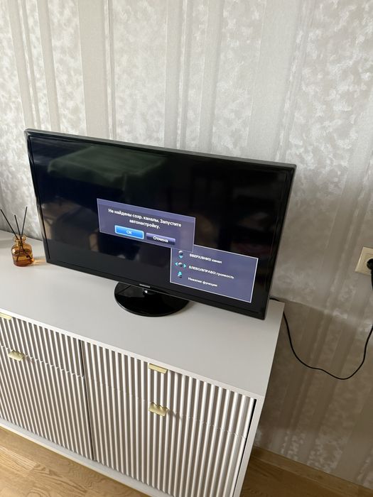 Телевізор Samsung UE32F4000AW