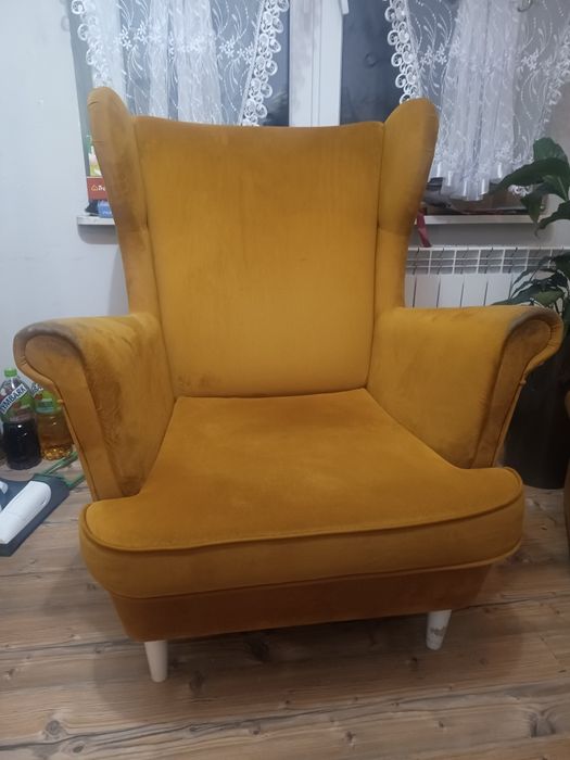 Fotel uszak z podnóżnikiem kolor musztardowy