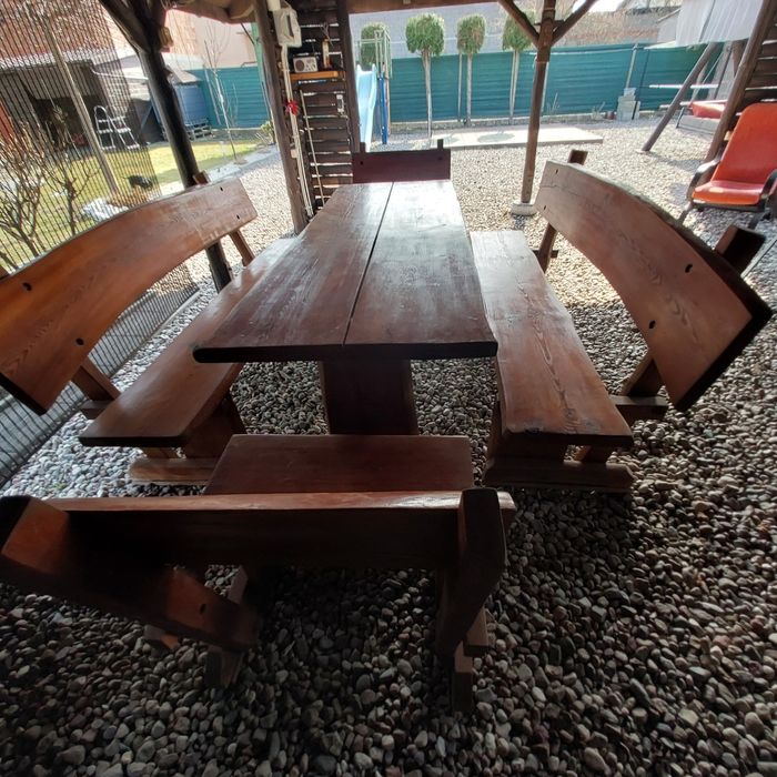 Stół i ławy ogrodowe