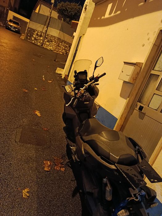 Alugo   HONDA ADV 350