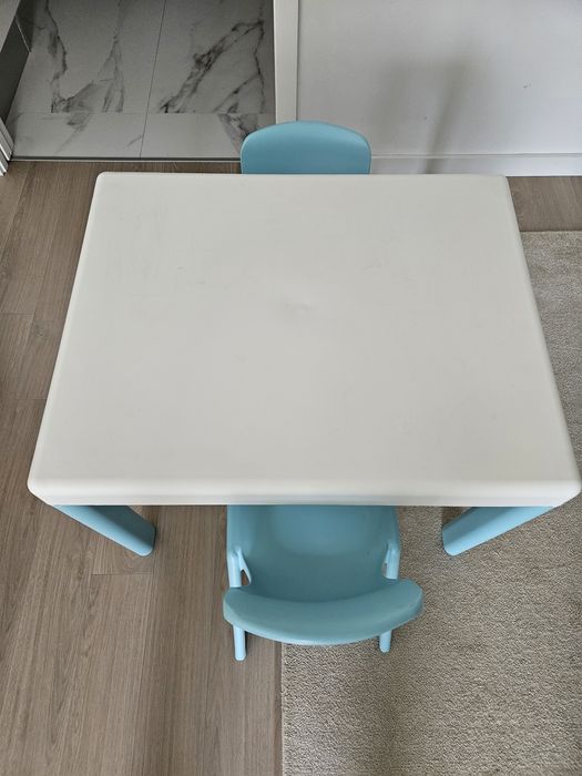 Mesa + 2 cadeiras criança