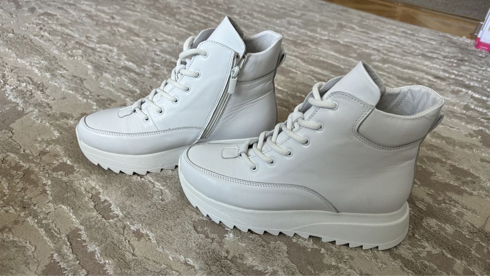 Жіноче взуття осіннє 39р