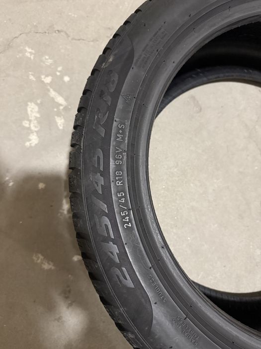 Зимова гума Pirelli Sottozero 3 245/45 R18