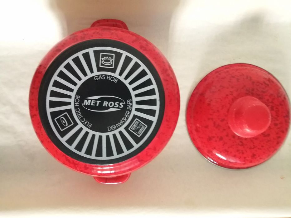 Кастрюля красная с вкраплениями, Сербия