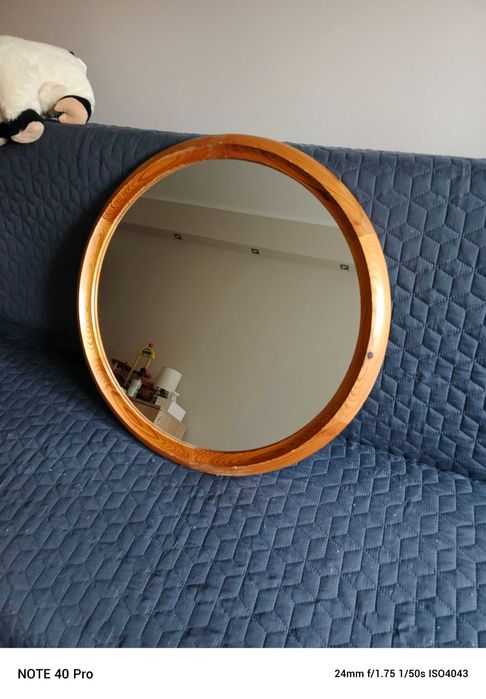 Lustro w oprawie drewnianej