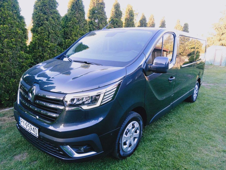 Wynajem busa Renault Trafic 9 osobowy